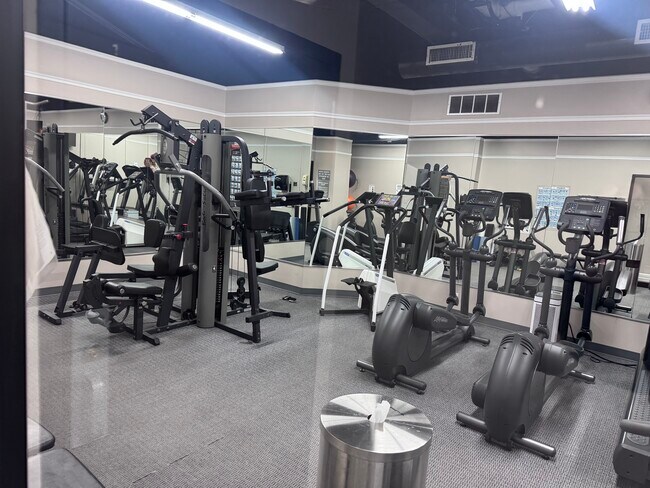 Building Photo - 1636 N Wells St