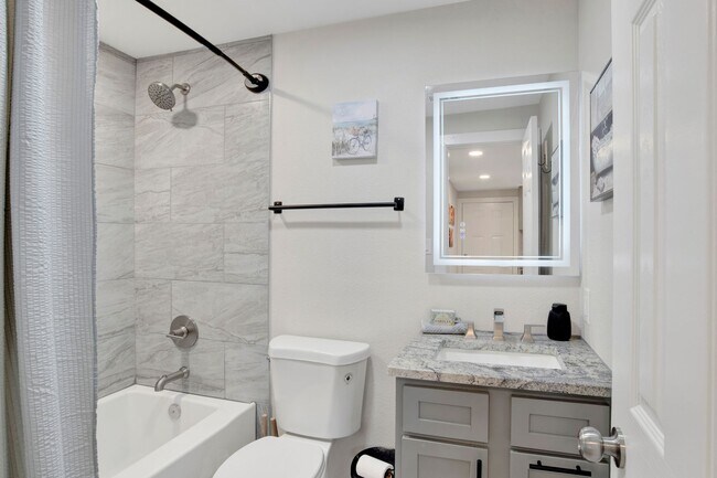 Building Photo - Furnished Downtown Pensacola Home For Rent