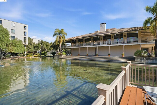 Building Photo - 490 N Civic Dr