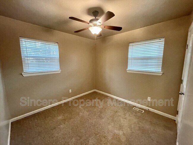 Building Photo - 120 N Ranchwood Blvd
