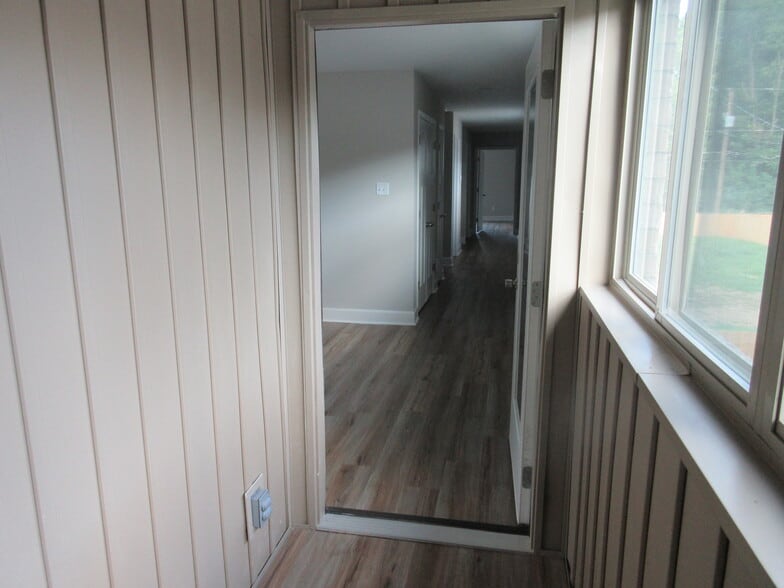 Enclosed porch - 1503 S Bailey St