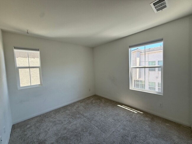 Building Photo - Luxury Townhome 3 level 2 car garage  modern kitchen must see charmer $3350