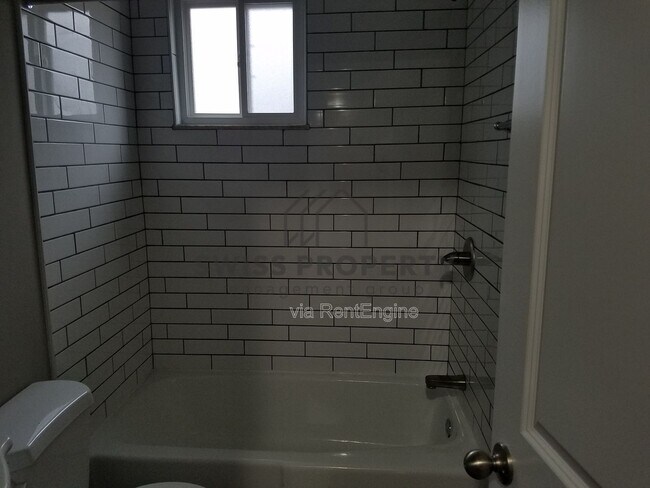 Building Photo - 2485 Deming Ave