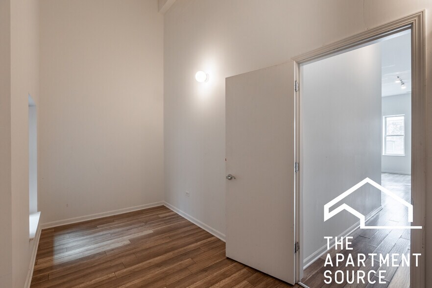 Building Photo - 2700 W North Ave