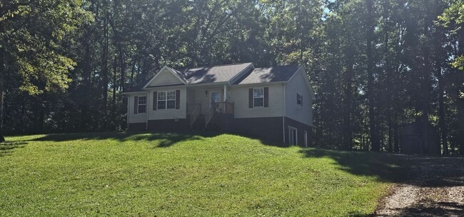 Building Photo - 3 Bedrooms 2 Bath Ranch with unfinished ba...