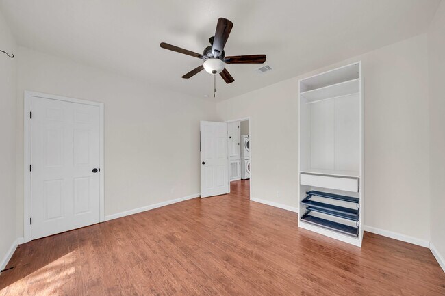 Building Photo - 312 Arlington Ct