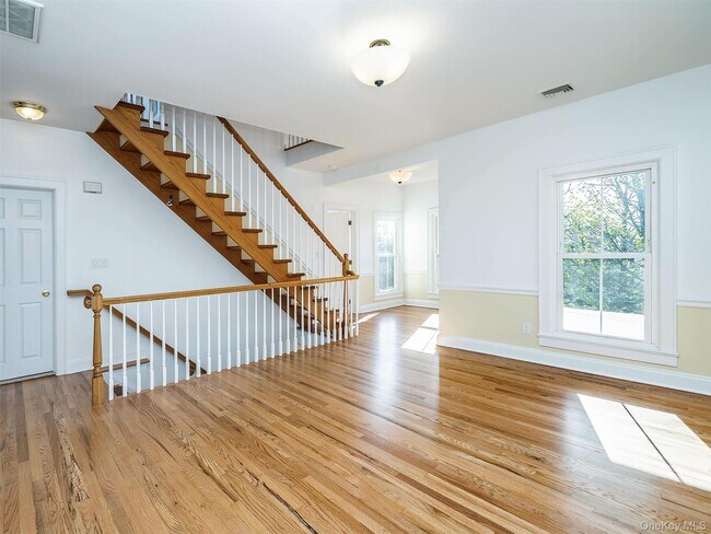 Building Photo - 26 Summit Ave