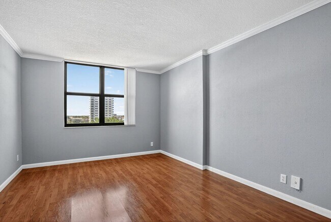 Building Photo - 1500 N Ocean Blvd