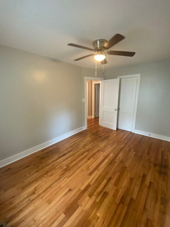 Building Photo - 130 Oakdale Ct