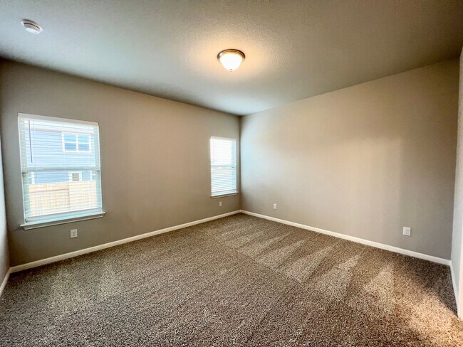 Building Photo - Home for lease