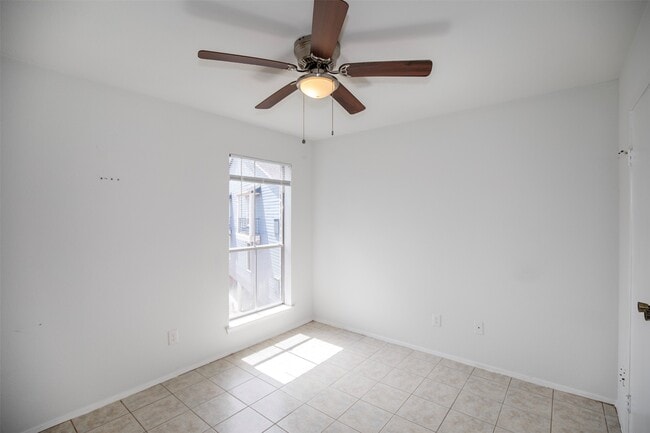 Building Photo - 18511 Egret Bay Blvd