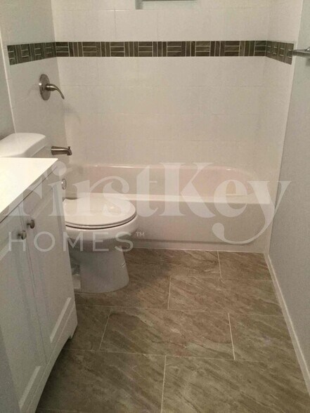 Building Photo - 1571 NW 7th Ave