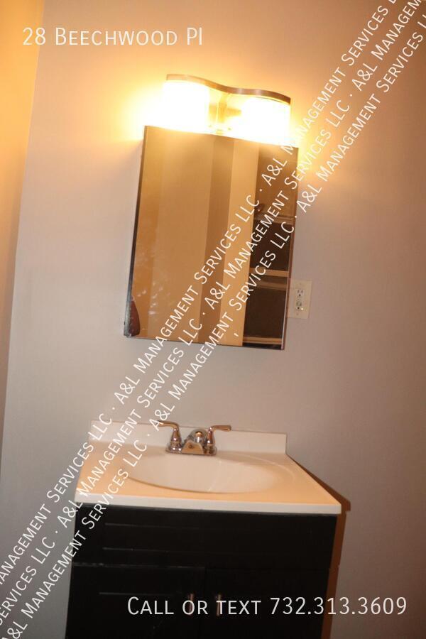 Building Photo - 28 Beechwood Pl