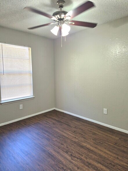 Building Photo - 216 Pine Meadow Dr