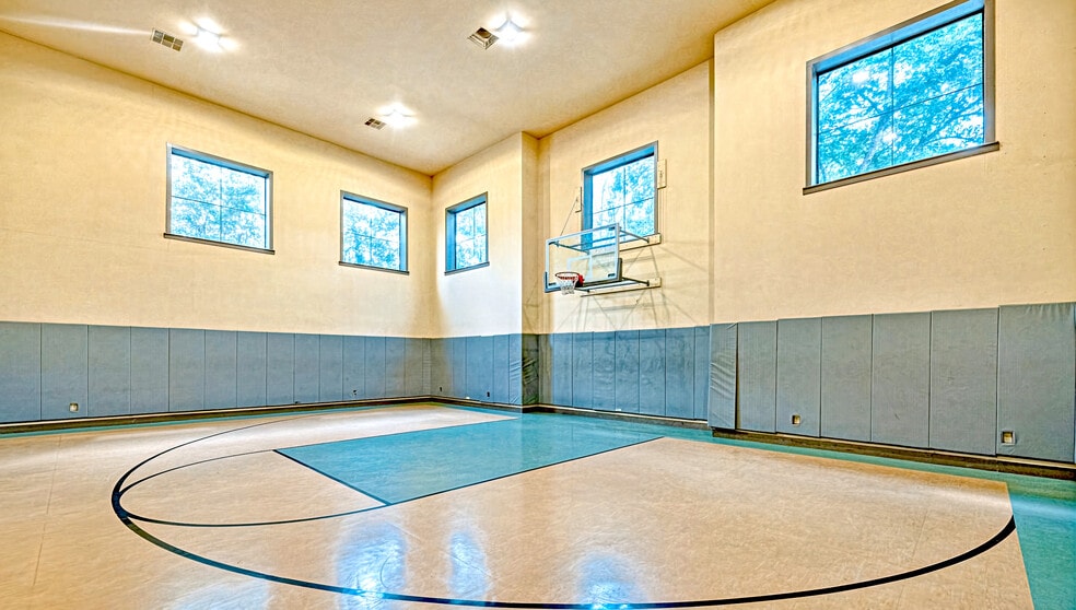 Building Photo - Broadstone Colonnade