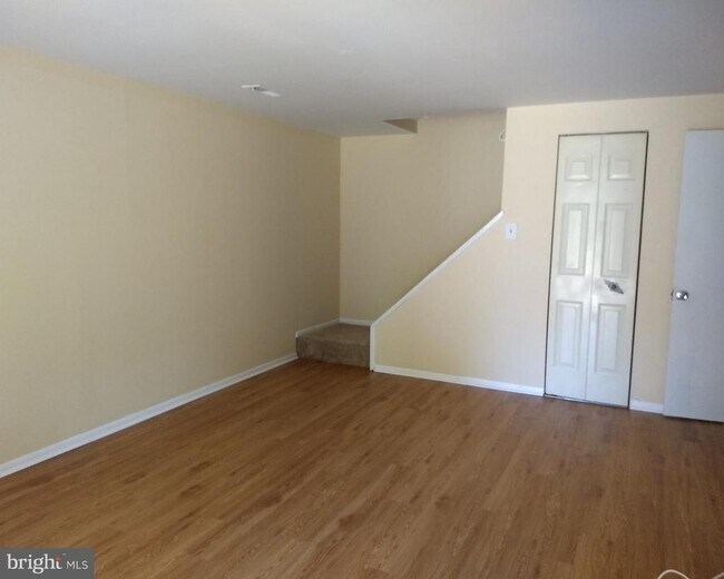 Building Photo - 743 Jackson St