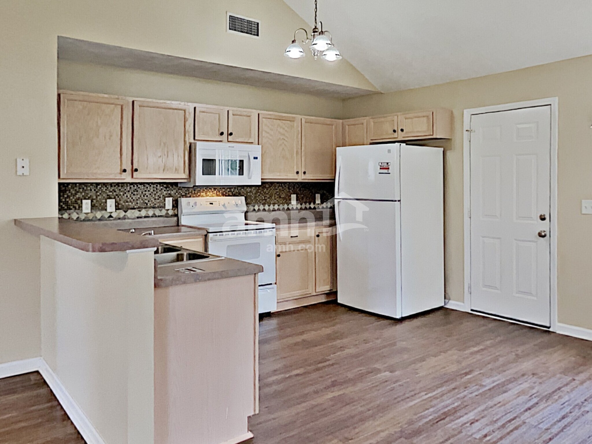 Building Photo - 3050 Weybridge Dr