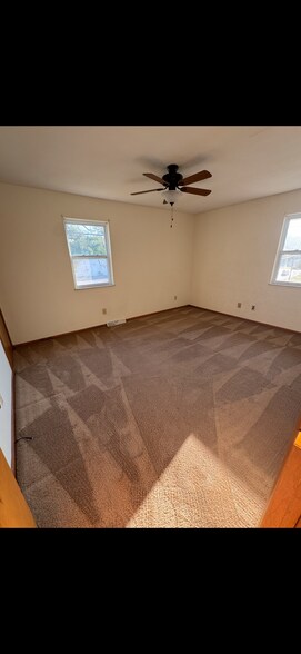 Building Photo - 203 Riverview Dr