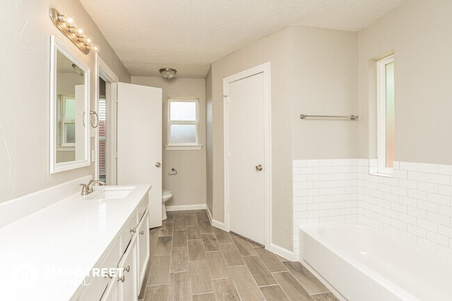 Building Photo - 6400 Avanti Dr