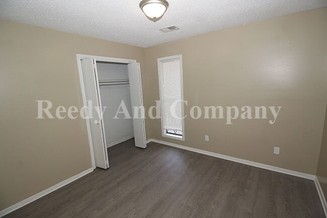 Building Photo - 3879 Briar Pl