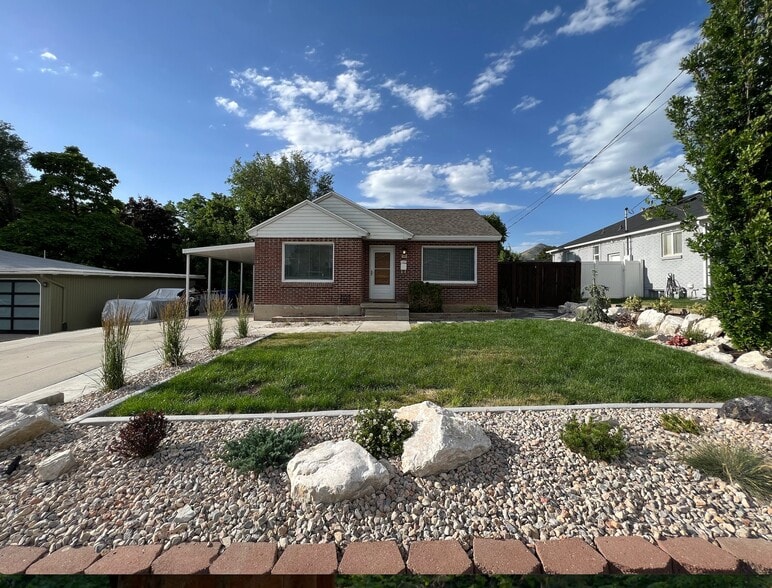 Building Photo - 2581 E Lambourne Ave