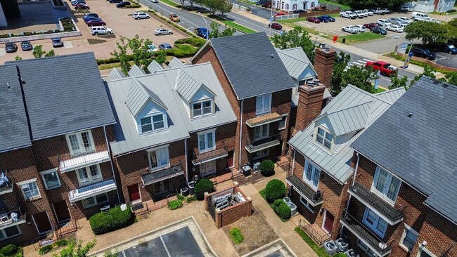 Building Photo - Updated Brick Condo in the Heart of Downto...