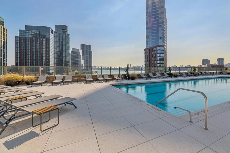 Building Photo - 2-20 Malt Dr