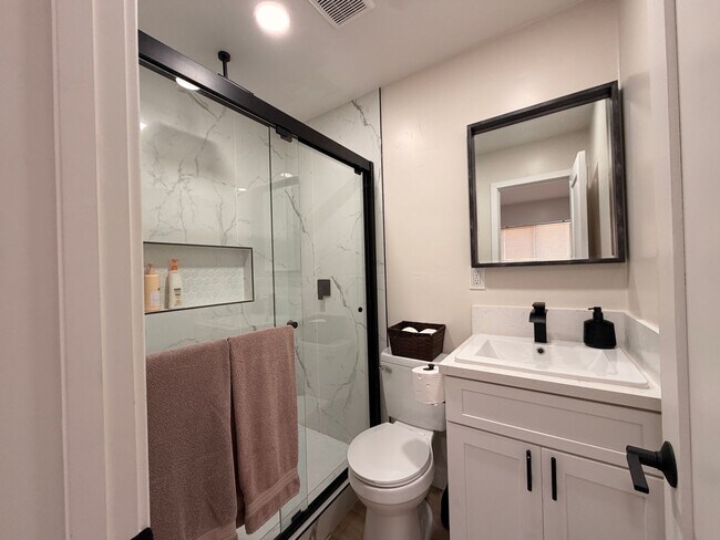 Building Photo - 1830-36 Newton Ave