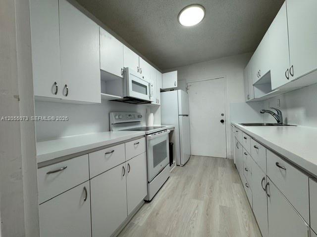 Building Photo - 5401 Collins Ave