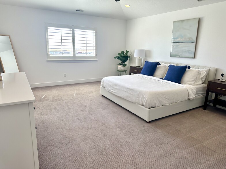 Primary Bedroom - 7868 N Broken Arrow Ln