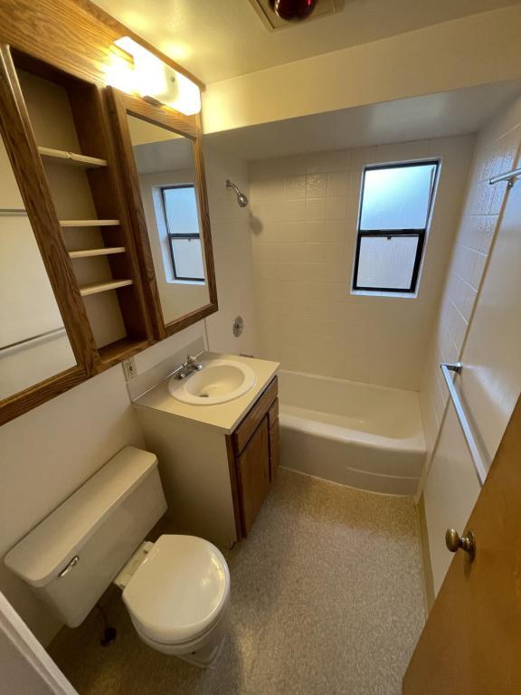 Building Photo - 1651 NW Taylor Ave