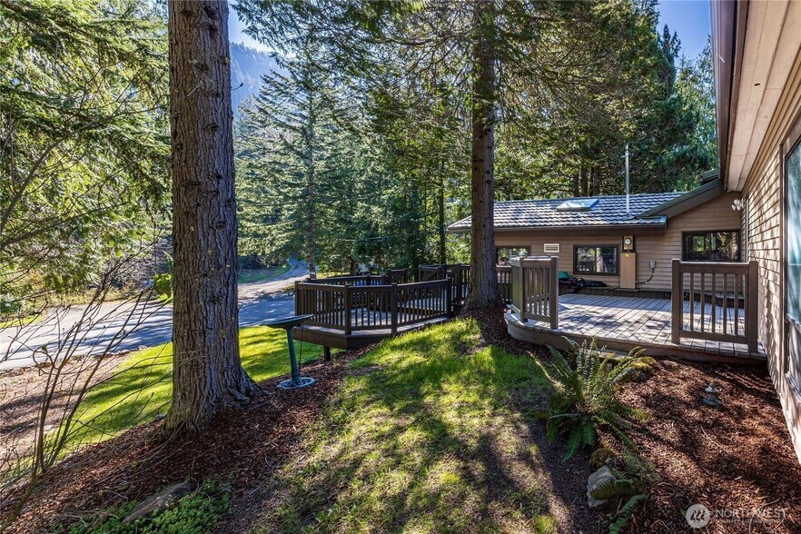Building Photo - 37627 W Lake Walker Dr SE