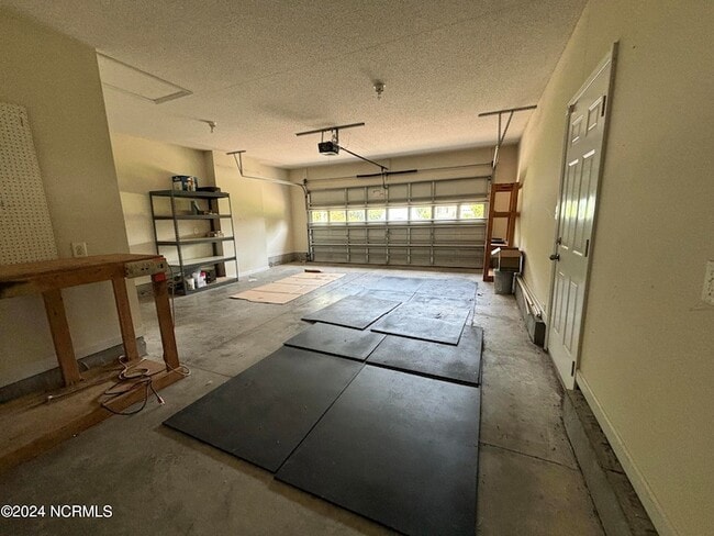 Building Photo - 215 Finishing Ln