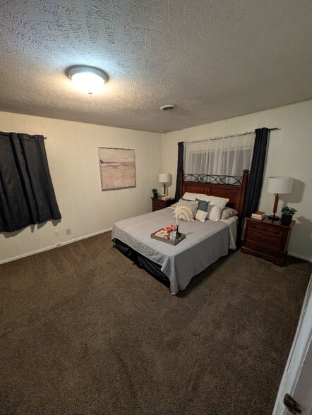 Building Photo - 860 Navaho Ave