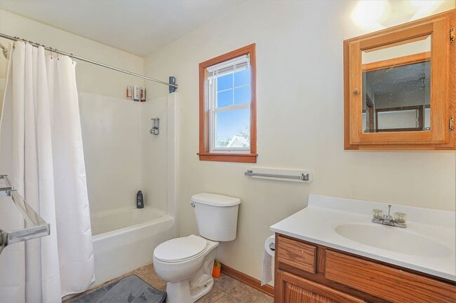 Building Photo - AVAILABLE IN NOVEMBER! 3 Bedroom, 1.5 Bath...