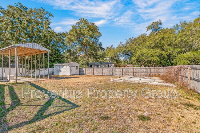 Building Photo - 8 Manor Dr