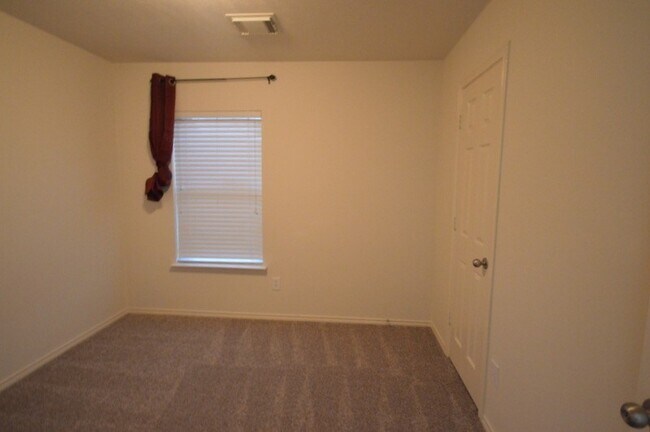 Building Photo - 22206 Hesse Ct