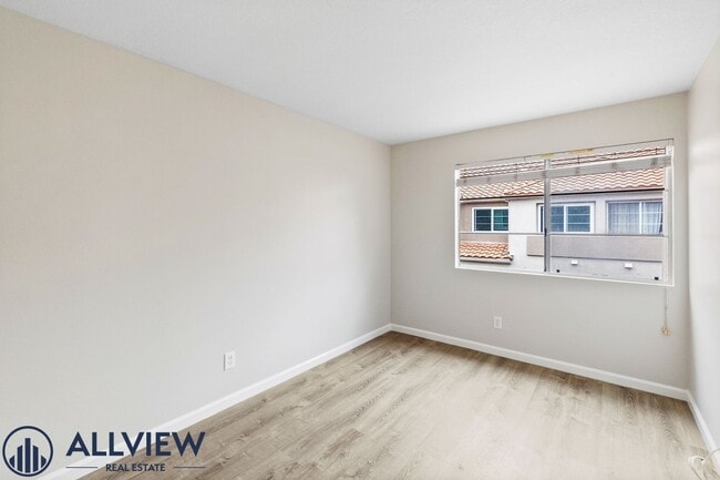 Building Photo - 33 Silverwind