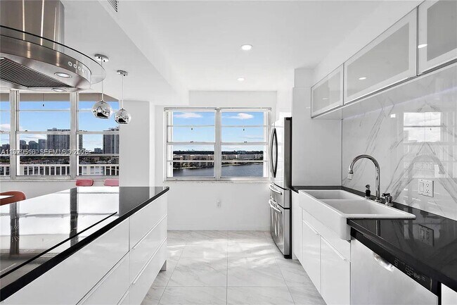 Building Photo - 2801 NE 183rd St