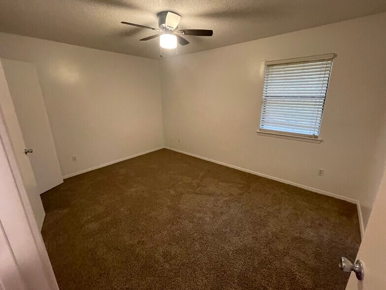 Building Photo - 1111 Donna dr