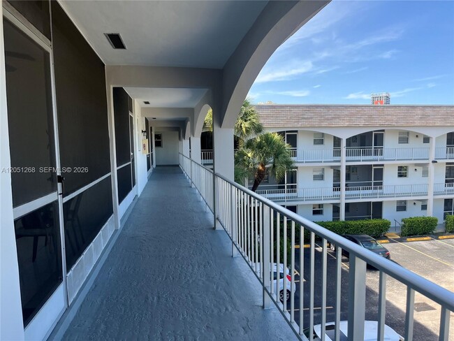 Building Photo - 501 Blue Heron Dr