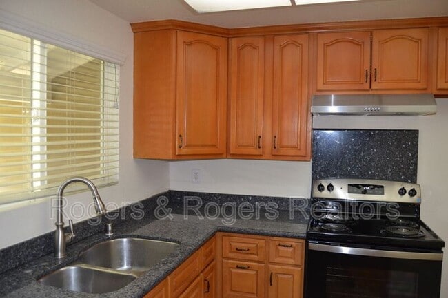 Building Photo - 2663 Westberry Dr