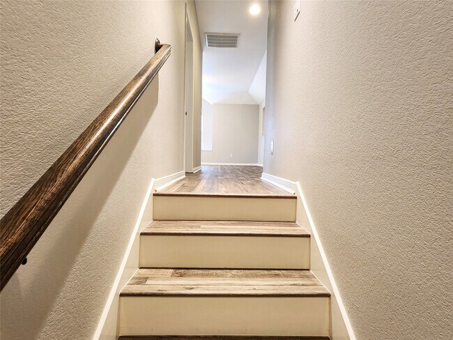 Building Photo - 4407 Greenleaf Dr