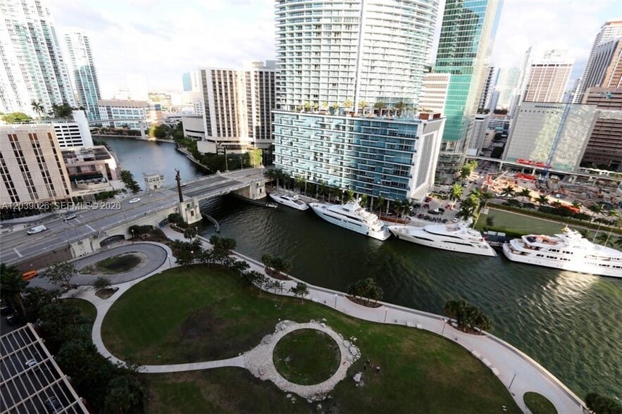 Building Photo - 465 Brickell Ave