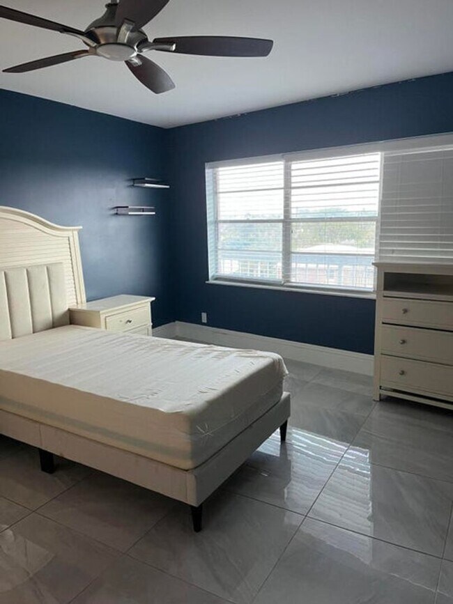 Building Photo - 155 Yacht Club Dr