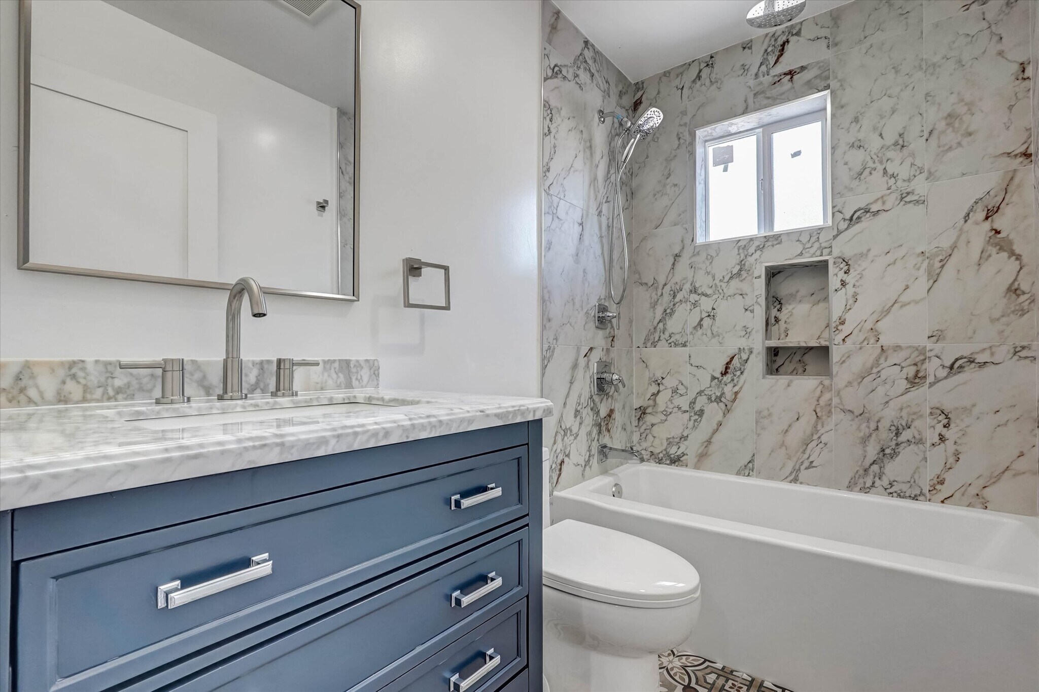 Building Photo - 17095 Kingsbury St