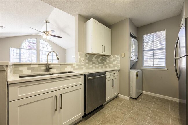 Building Photo - 1107 Sandy Ln Dr