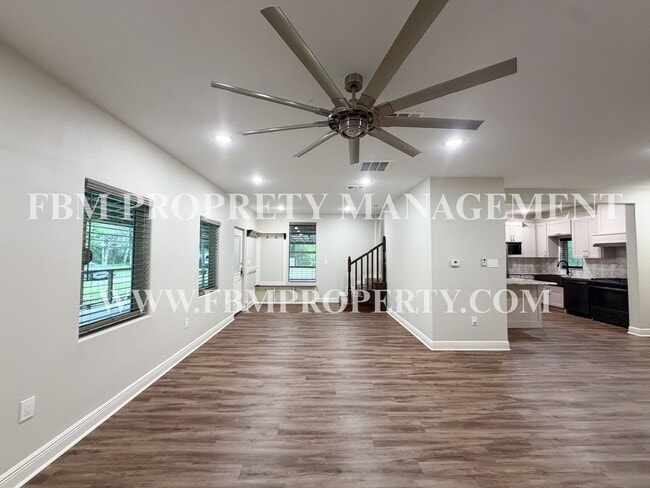 Building Photo - 338 Post Oak Dr