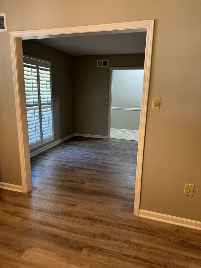Building Photo - 7145 Claiborne Dr