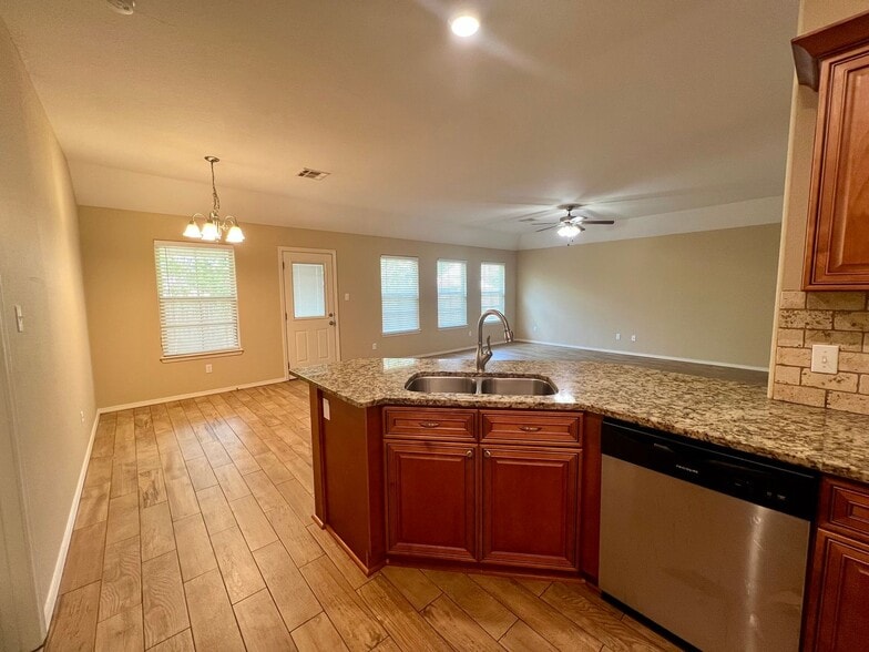 Building Photo - 601 Ridge Point Dr